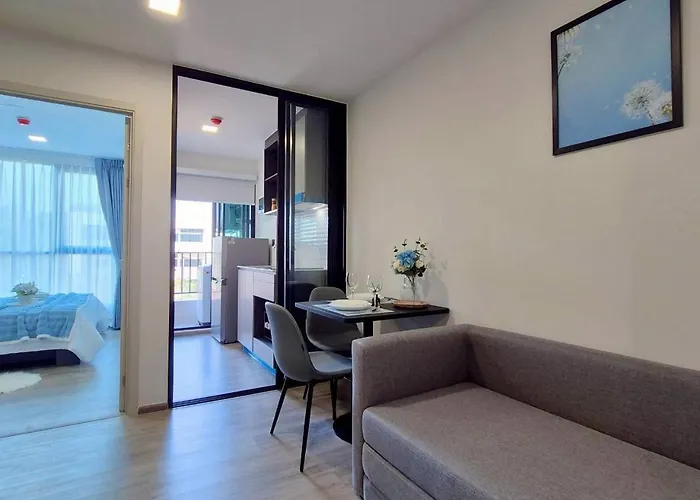 A Calm With Pool & Private Balcony شقة